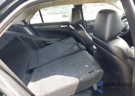 2017 Chrysler 300 Limited z USA, uszkodzony, nr VIN 2C3CCAAG8HH529830